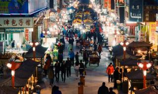 敦煌又双叒叕堵骆驼了!