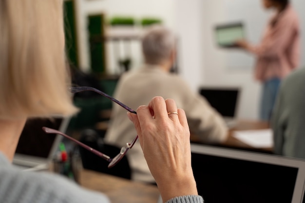 2021年12月5日天干地支是什么 2021年11月27日五行穿衣