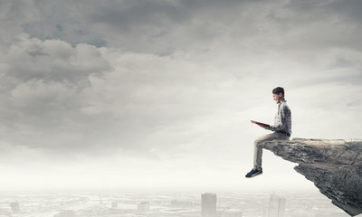 756火车南阳到洛阳中间有多少站